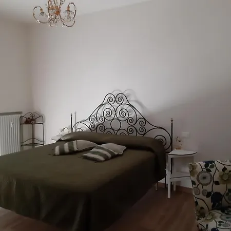 La Casa Della Nonna Bed & Breakfast 3*